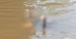 Warga digegerkan dengan penemuan sesosok jasad pria tanpa identitas di bantaran Kali Ciliwung, kawasan Lenteng Agung, Jagakarsa, Jakarta Selatan, pada Jumat, 16 Januari 2026. (Sumber: Dok. Polsek Jagakarsa)