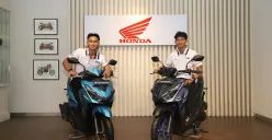 Mario Suryo Aji dan Veda Ega Pratama bersiap menghadapi. (Sumber: AHM)