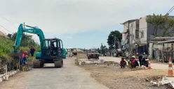 Kondisi dikawasan proyek pembangunan Flyover Pusdikpom, di wilayah Kelurahan Baros, Kecamatan Cimahi Tengah, Kota Cimahi, Selasa 20 Januari 2026. (Sumber: Poskota/Gatot Poedji Utomo)