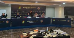 Konferensi pers Direktorat Reserse Kriminal Umum Polda Metro Jaya terkait pengungkapan kasus home industry dan penjualan senjata api ilegal, di Polda Metro Jaya, Jakarta Selatan, Selasa, 20 Januari 2026. (Sumber: Poskota/ Ali Mansur)