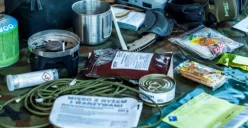 Pemadaman listrik seminggu mungkin saja terjadi. Simak panduan darurat, cara menyimpan bahan makanan, menjaga kesehatan, dan menyiapkan uang tunai. (Sumber: Pexels/SHOX art)