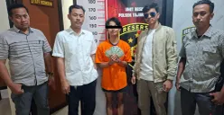 Kanit Reskrim Polsek Tajurhalang, Ipda Mareben Simarsoit bersama anggota berhasil menangkap pelaku penjual obat-obatan keras beserta barang bukti yang disita. (Sumber: Poskota/Angga Pahlevi)