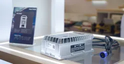 Polytron meluncurkan fast charger portabel 25A resmi untuk motor listrik FOX Electric. (Sumber: Dok. Polytron)