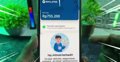 Ilustrasi aplikasi DANA PayLater di smartphone yang menampilkan fitur aktivasi dan limit pinjaman digital. (Sumber: Youtube/@Sandi Tutorial)