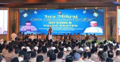 Ustadz Das'ad Latif memberikan tausiyah dalam peringatan Isro Mi'raj di Mapolda Banten. (Sumber: Istimewa)