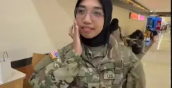 Kezia Syifa yang tengah menjadi perbincangan warganet setelah viral unggahan yang menampilkan sosok perempuan muda berhijab mengenakan seragam militer Amerika Serikat. (Sumber: Instagram/@bunda_kesidaa)