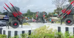 Tiga unit Rudal Rapier di kawasan Jalan Simpang Cihanjuang, Kota Cimahi. (Sumber: Poskota/Gatot Poedji Utomo)