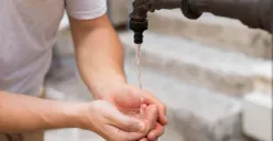 Ilustrasi air minum perpipaan PAM JAYA. (Sumber: Freepik)