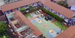 Pantauan udara atap sekolah SMAN 2 Gunung Putri yang ambruk, Jumat pagi, 23 Januari 2025. (Sumber: Poskota/Giffar Rivana)