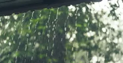 Ilustrasi, hujan deras berpotensi picu bencana longsor. (Sumber: freepik)