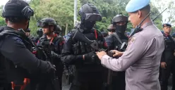 1.300 personel gabungan diterjunkan mengamankan laga antara Persija Jakarta menjamu Madura United, dalam lanjutan BRI Super League 2025/2026. (Sumber: Dok. Polres Jakarta Pusat)