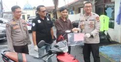 Polsek Ciputat Timur mengungkap kasus pencurian bermotor dan mengembalikan kendaraan bermotor curian kepada pemiliknya. (Sumber: Istimewa)