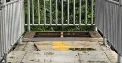 Penampakan JPO Sahabat di Jalan Raya Daan Mogot, Cengkareng Timur, Cengkareng, Jakarta Barat, yang hilang diduga dicuri oknum, Sabtu, 24 Januari 2026. (Sumber: Poskota/Pandi Ramedhan)