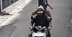 Dua maling gagal menggasak ponsel hingga uang milik warga di Jalan Haji Saaba Terusan RT 01 RW 03, Kelurahan Meruya Selatan, Kecamatan Kembangan, Jakarta Barat, Sabtu 24 Januari 2026. (Sumber: Istimewa)