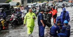 Ilustrasi genangan banjir di Jalan DI Panjaitan, Cawang, Jakarta Timur. (Sumber: Poskota/Bilal Nugraha Ginanjar)