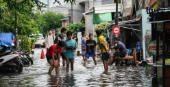 Kondisi banjir di salah sebuah wilayah Jakarta Barat. (Sumber: Poskota/Bilal Nugraha Ginanjar)