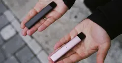 Ilustrasi - Perbedaan podgeter dengan pod biasa dan vape. (Sumber: Pexels)