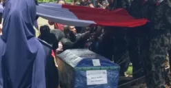 Suasana pemakaman Capt Andy Dahananto di TPU Ranca Sadang, Kecamatan Tigaraksa, Kabupaten Tangerang, Minggu, 25 Januari 2026. (Sumber: Poskota/Veronica Prasetio)