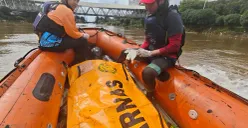 Tim SAR gabungan telah menemukan korban yang sebelumnya dilaporkan hanyut dan tenggelam di aliran Kali Ciliwung. (Sumber: Dok. Tim SAR)