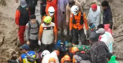 Potret tim SAR gabungan saat menjalankan operasi pencarian korban tanah longsor di Bandung Barat. (Sumber: Tim SAR)