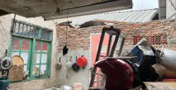 Kondisi rumah warga di Kelurahan Semper Timur, Cilincing, Jakarta Utara, terdampak angin kencang, Selasa, 27 Januari 2026. (Sumber: Poskota/Pandi Ramedhan)