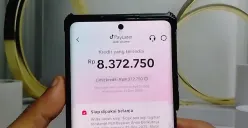 Ilustrasi transaksi TikTok PayLater di TikTok Shop sebagai metode cicilan belanja, bukan layanan pinjaman tunai. (Sumber: Youtube/@BKD Tutorials)