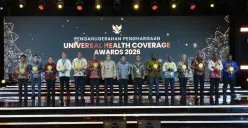 Perwakilan kepala daerah dari 31 provinsi serta 397 kabupaten/kota menerima penghargaan UHC Awards 2026 dari BPJS Kesehatan di Jakarta, Selasa, 27 Januari 2026. (Sumber: Kedeputian Bidang Komunikasi Organisasi BPJS Kesehatan)