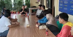 Potret proses mediasi kasus penganiayaan di Kelapa Dua, Depok. (Sumber: Polsek Cimanggis)