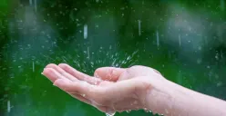 BMKG memprakirakan cuaca hujan masih akan mendominasi wilayah Jakarta dan sekitarnya pada hari ini, Selasa, 27 Januari 2026. (Sumber: Freepik/tawatchai07)