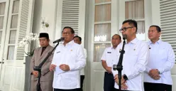 Gubernur DKI Jakarta, Pramono Anung saat menyampaikan pernyataan kepada awak media di Balai Kota Jakarta, Rabu, 28 Januari 2026. (Sumber: Poskota/M. Tegar Jihad)