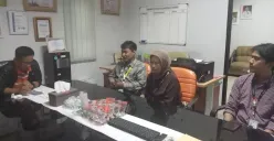 Jajaran Poskota diterima langsung Kadiskominfo Purwakarta Hendra Fadly dikantornya Kamis 30 Januari 2026. (Sumber: Poskota/Dadan Sukmana)