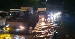 Kondisi genangan di ruas Jalan Daan Mogot, Cengkareng, Jakarta Barat, Kamis, 29 Januari 2026 malam (Sumber: Istimewa)