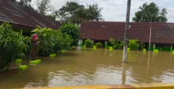 Kondisi banjir yang masih merendam bangunan SDN 1 Koper, Kecamatan Cikande, Kabupaten Serang. (Sumber: Dindikbud Kabupaten Serang)