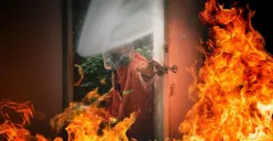 Ilustrasi, kebakaran rumah terjadi di Jagakarsa, Jakarta Selatan, satu orang ditemukan tewas. (Sumber: freepik)