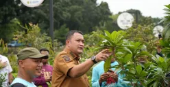 Bupati Bogor, Rudy Susmanto meninjau langsung Pasar Petani Garuda pada Jumat, 30 Januari 2026. (Sumber: Diskominfo Kabupaten Bogor)