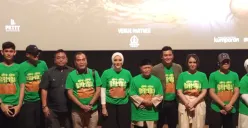 Aktris senior Elma Theana (tengah) bersama para pemain dan kru menghadiri peluncuran film Anak-Anak Bambu di XXI Epicentrum, Kuningan, Jakarta, Rabu (15/7/2026). (Sumber: Poskota | Foto: Deny Zainuddin)