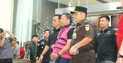 Mantan Wakil Kepala Badan Gizi Nasional (BGN), Sony Sonjaya setelah menjalani pemeriksaan terkait korupsi tata kelola Program Makan Bergizi Gratis TA 2025-2026 di Gedung Bundar Kejaksaan Agung, Jakarta Selatan. (Sumber: Dok Kejagung)