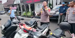 Kapolres Cimahi AKBP Niko Nurullah Adi Putra, berikan penjelasan kepada awak media terkait ungkap kasus Curanmor di Mako Polres Cimahi, Jalan Amir Machmud, Sabtu 6 Juni 2026. (Sumber: Poskota/Gatot Poedji Utomo)