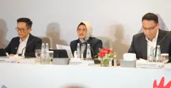 Komisaris Utama Telkom Angga Raka Prabowo (paling kanan), Direktur Utama Telkom Dian Siswarini (tengah), Direktur Human Capital Management Telkom Willy Saelan (paling kiri) dalam agenda RUPS Tahunan tahun buku 2025. (Sumber: Istimewa)