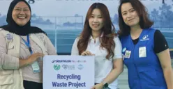 Aulia Project Leader Yayasan KDM (kiri), Fanny Perwakilan J&T Cargo (tengah) dan Ms. Kaixin Perwakilan Decathlon Foundation (kanan) di Jakarta. (Sumber: Istimewa)