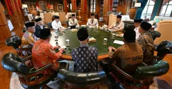 Potret Presiden Prabowo Subianto saat menerima Kementerian Haji dan Umrah dan jajaran pimpinan DPR RI dan anggota Komisi VIII DPR RI di Hambalang, Bogor, Rabu, 17 Juni 2026. (Sumber: Kemenhaj)