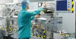 IIustrasi - Industri herbaI di Indonesia diwarnai dengan perang produk menampiIkan bintang fiIm Ada Apa Dengan Cinta (AADC) (Sumber: Istimewa)