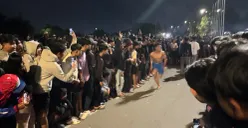 Warga padati lomba lari di Jalan Lingkar Stadion Pakansari Cibinong yang diadakan setiap bulan Ramadhan. (Sumber: Poskota/Giffar Rivana)