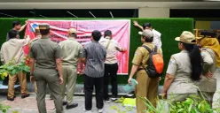 Pemkot Jakarta Barat menyegel tempat olahraga padel tidak dilengkapi izin resmi di kawasan Kembangan, Jakarta Barat, Senin, 2 Maret 2026. (Sumber: Dok. Kominfo)