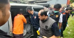 Evakuasi WNA tewas di Kampung Pamuncatan, Desa Ciburuy, Kecamatan Padalarang, Kabupaten Bandung Barat, Selasa, 3 Maret 2026. (Sumber: Poskota/Gatot Poedji Utomo)