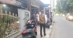 Kanit Reskrim Polsek Pancoran Mas bersama anggota Samapta mendatangi dua orang debt collector di Jalan Tanah Baru, Pancoran Mas, Kota Depok. (Sumber: Dok. Polsek Pancoran Mas)