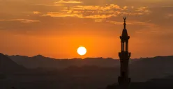 Jadwal waktu buka puasa Jabodetabek, hari ini, Rabu, 4 Maret 2026. (Sumber: Freepik/nikitabuida)