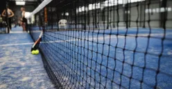 Ilustrasi, Pemprov DKI mulai segel lapangan padel di Jakarta yang tak berizin PBG. (Sumber: freepik)