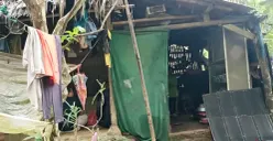 Kondisi tempat tinggal satu keluarga yang dalam kondisi keterbatasan ekonomi. (Sumber: Poskota/Samsul Fatoni)