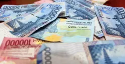 Ilustrasi Tunjangan Hari Raya (THR) menjelang Idul Fitri. Pemerintah mewajibkan perusahaan membayarkan THR paling lambat tujuh hari sebelum hari raya. (Sumber: Wilkimedia Commons)